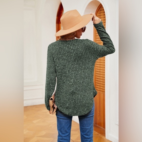 Every Day Style Round Neck Heathered Top - Picture 4 of 5